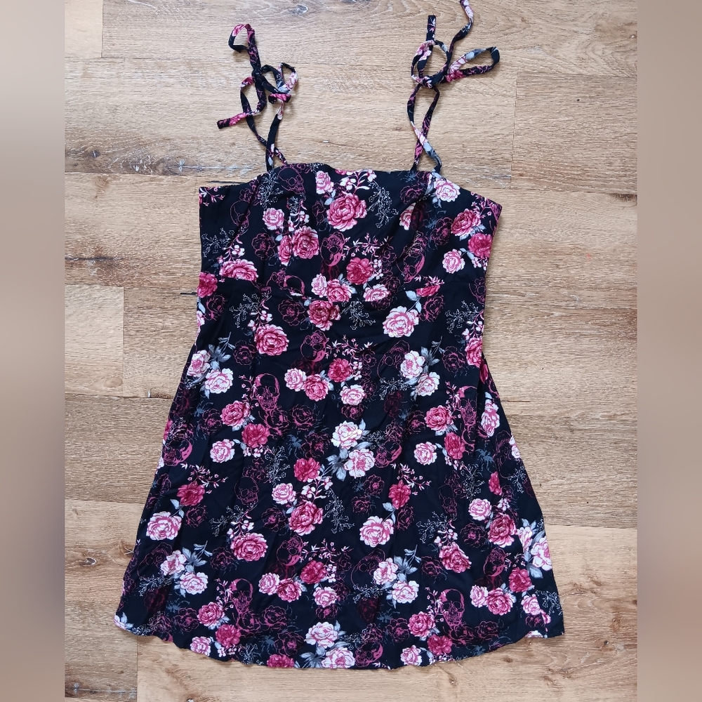 Hot Topic Floral & Skulls Mini Dress Size Medium